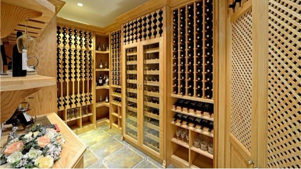 酒窖定制對(duì)木材的要求