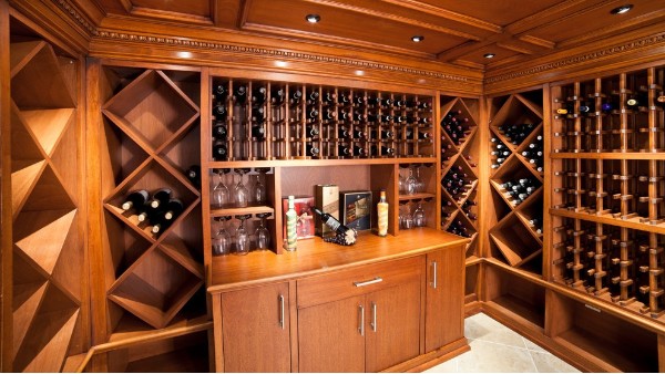 酒窖中實木酒架的用途