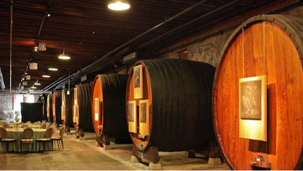 酒窖與燈光的微妙關系